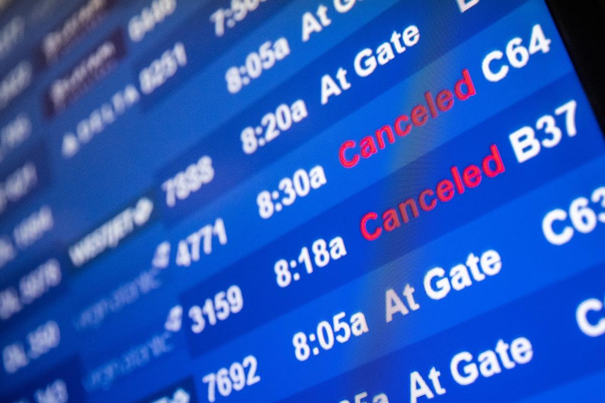 Omicron-related disruptions cause over 4,000 flight cancellations to kick off 2022