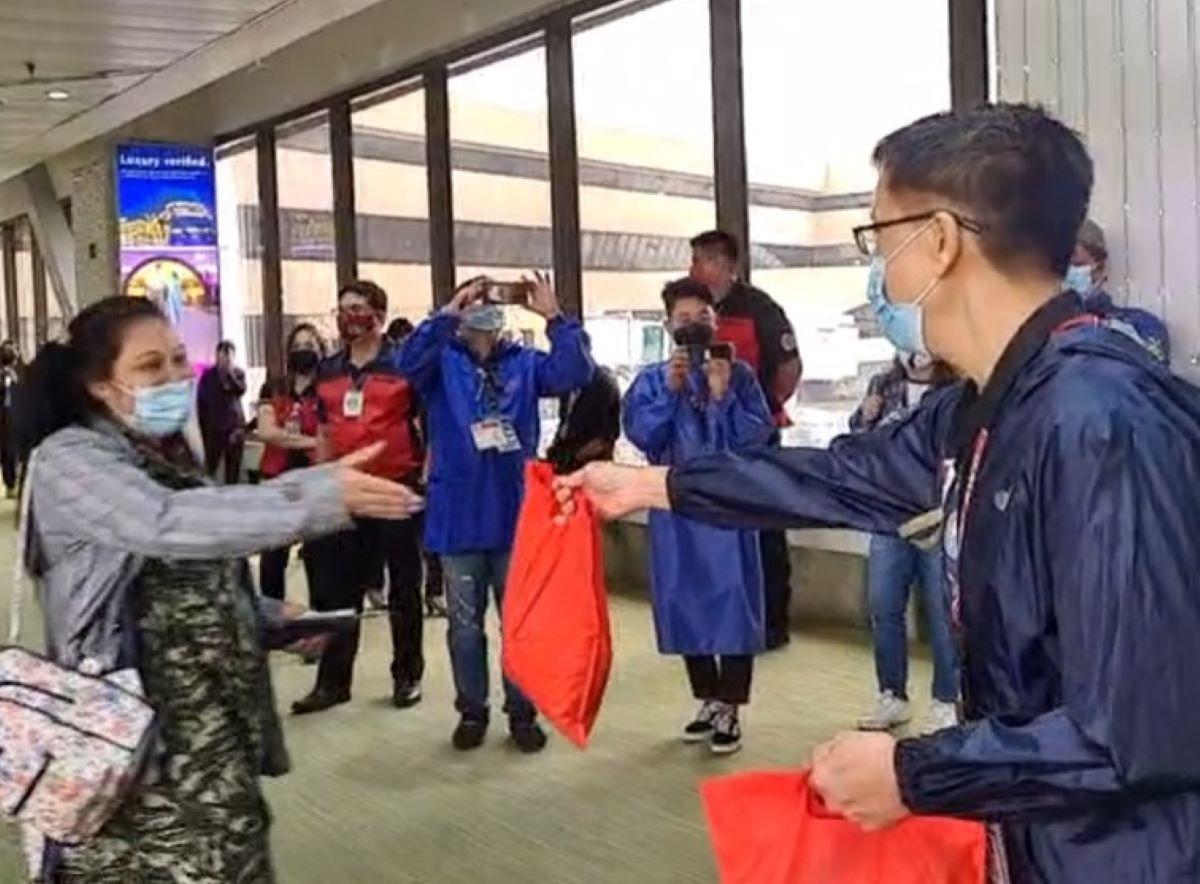 Lebih dari 300 OFW tiba dari Kuwait —DOLE GMA News Online