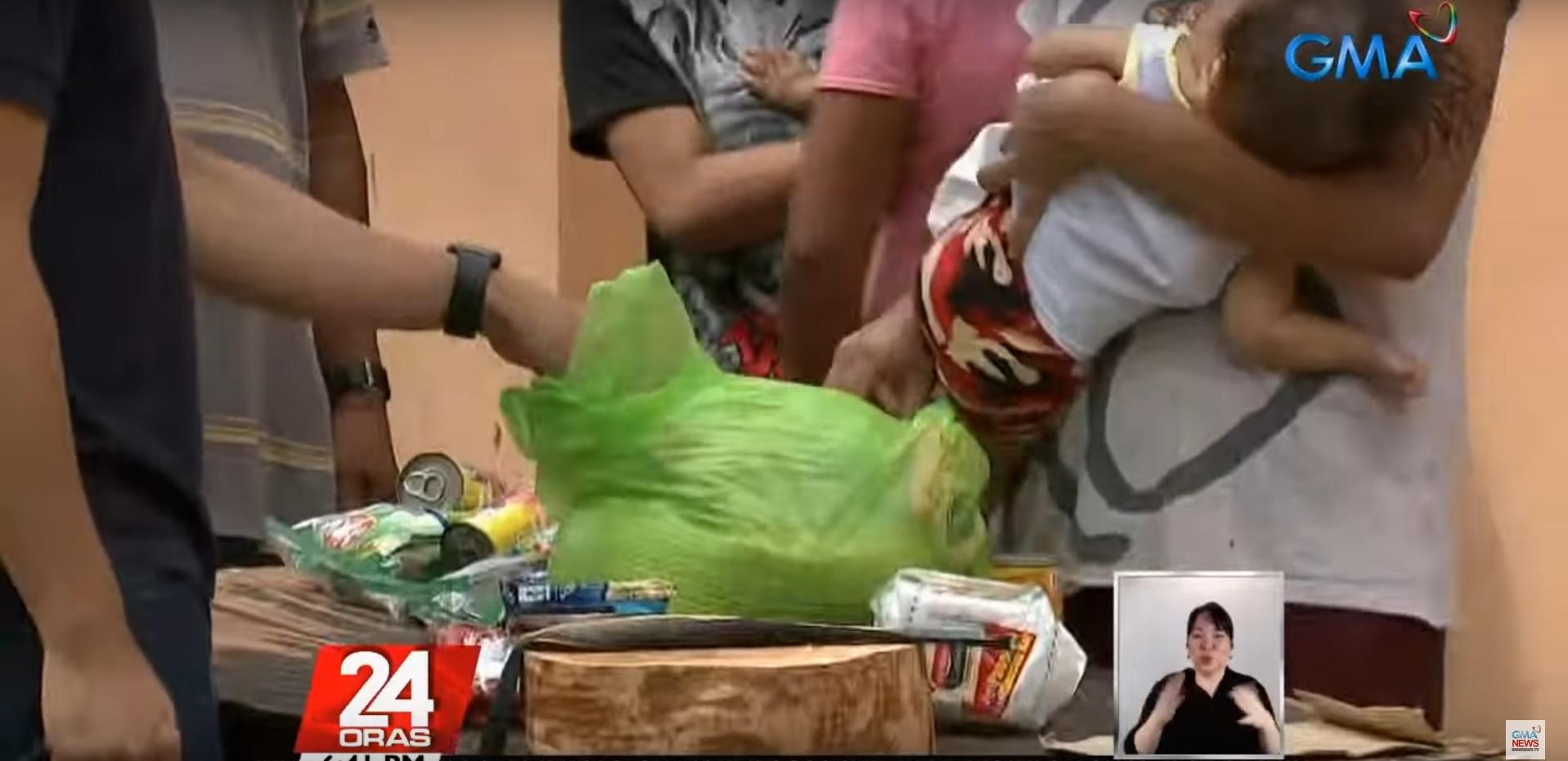 Orang-orang yang selamat dari Hinundayan Odette merayakan Noche Buena di pusat-pusat evakuasi dengan barang-barang bantuan GMA News Online