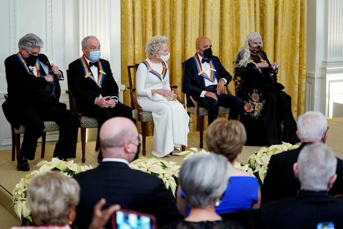 Biden celebrates Bette Midler, Joni Mitchell at Kennedy Center Honors