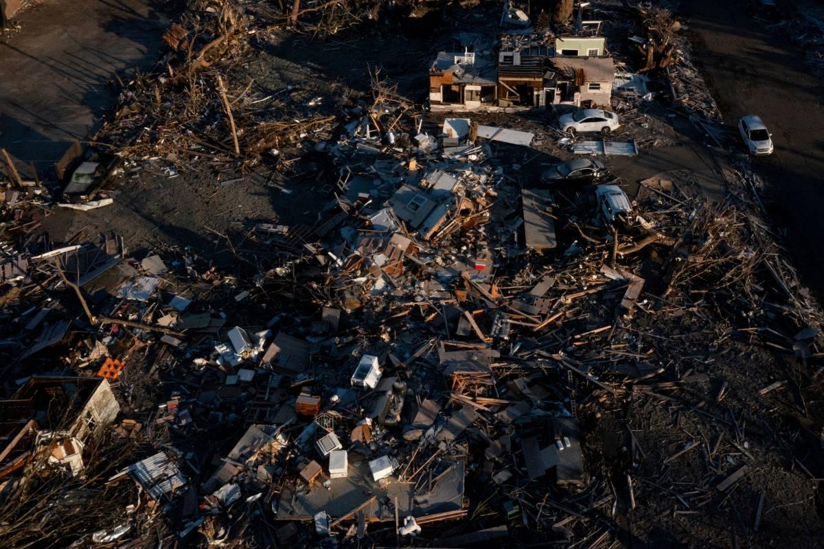 Orang-orang yang selamat dari tornado Kentucky mengalami kehancuran saat pencarian beralih ke pemulihan GMA News Online