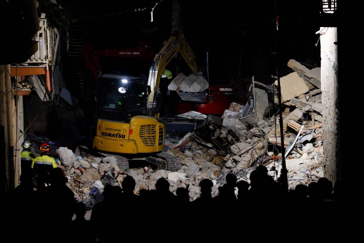 Rescuers search for survivors after explosion in Sicily
