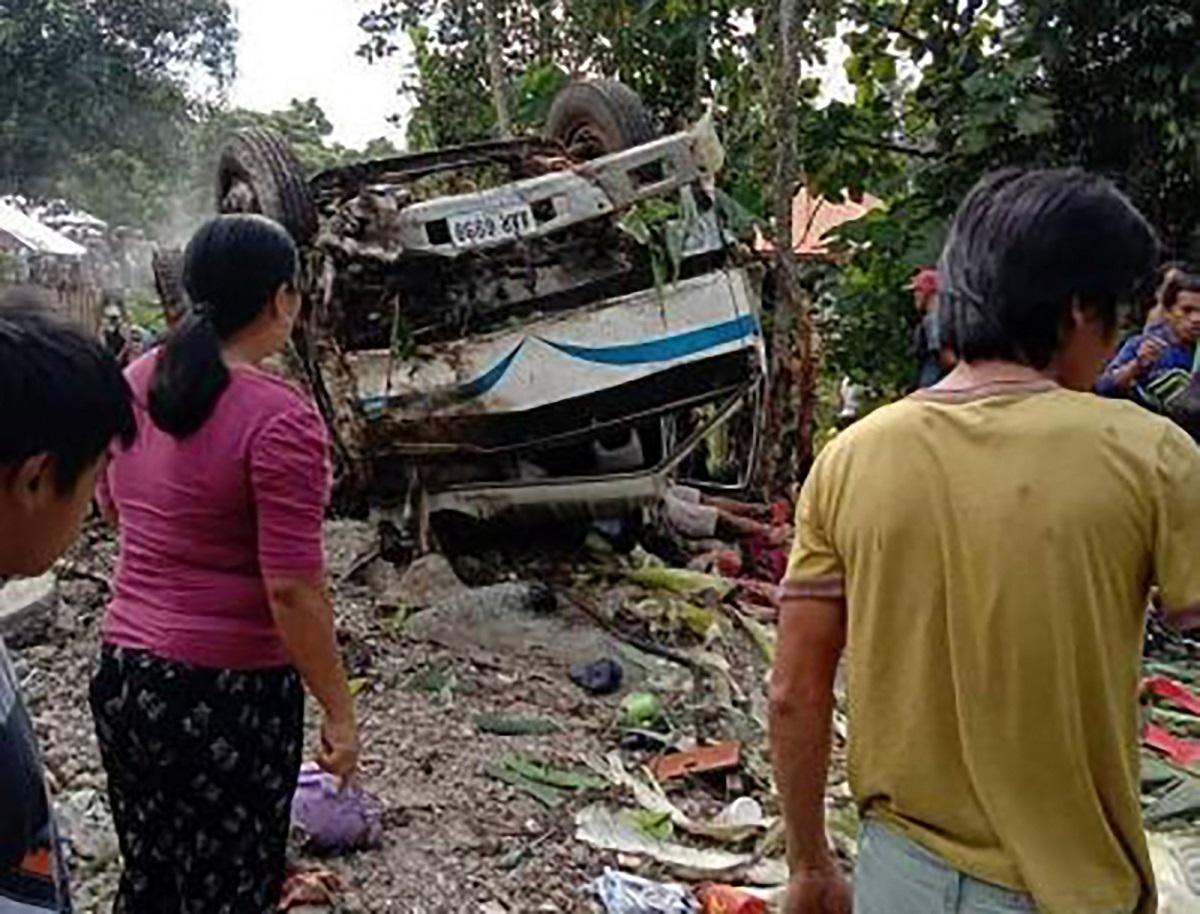 Sedikitnya 11 Tewas di Balingasag, Truk Misamis Oriental Tabrakan │ GMA News Online