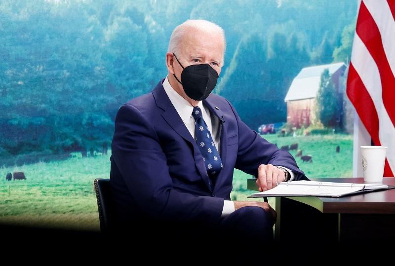 Biden tells Putin Ukraine invasion would bring decisive response