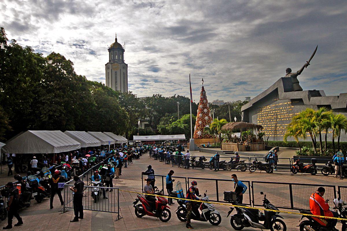 Manila melihat memperluas tembakan booster drive-thru untuk kurir, pengendara pengiriman GMA News Online