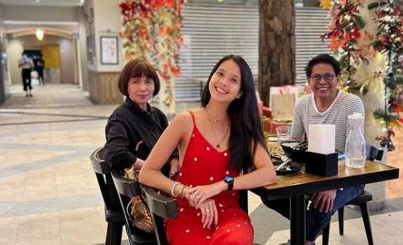 Maxene Magalona makan malam di Malam Tahun Baru bersama orang tua Rob Mananquil GMA News Online