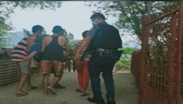 Mantan ketua barangay, pertama kali diinterogasi dengan ditunggangi secara acak sebelum ditembak