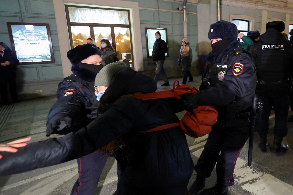 Court slaps fine on Russian woman after on-air TV protest GMA News Online