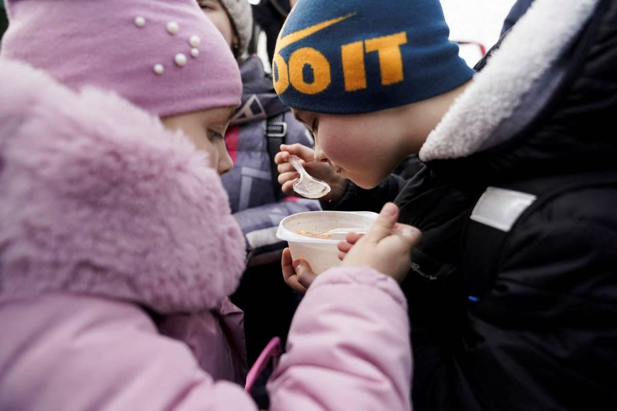 Refugees flee Ukraine across EU borders as Russia renews assault
