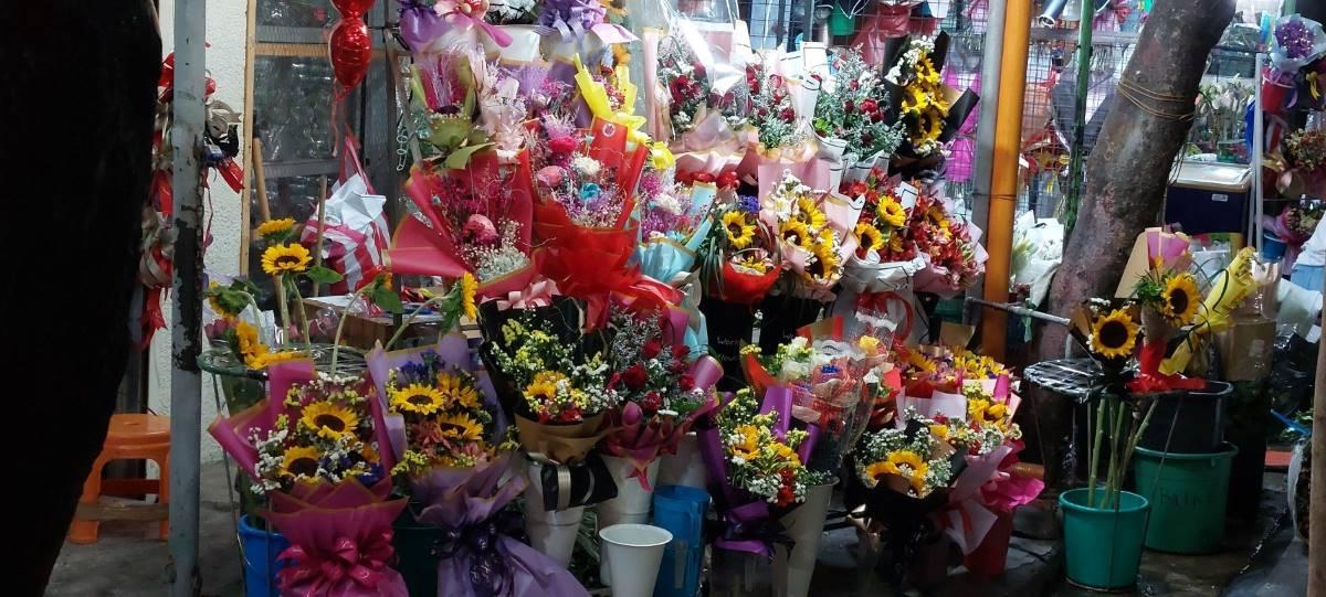 Prices of flowers at Dangwa triple a day before Valentine's Day 2022