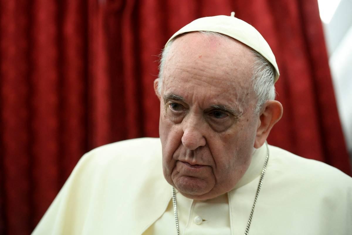 Pope Francis says those criminalizing homosexuality are 'wrong'