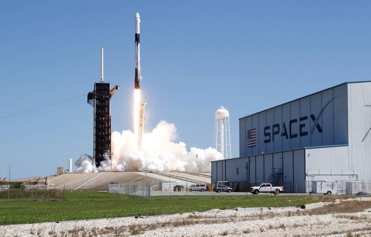 Axiom's four-man team lifts off, riding atop a SpaceX Falcon 9 rocket