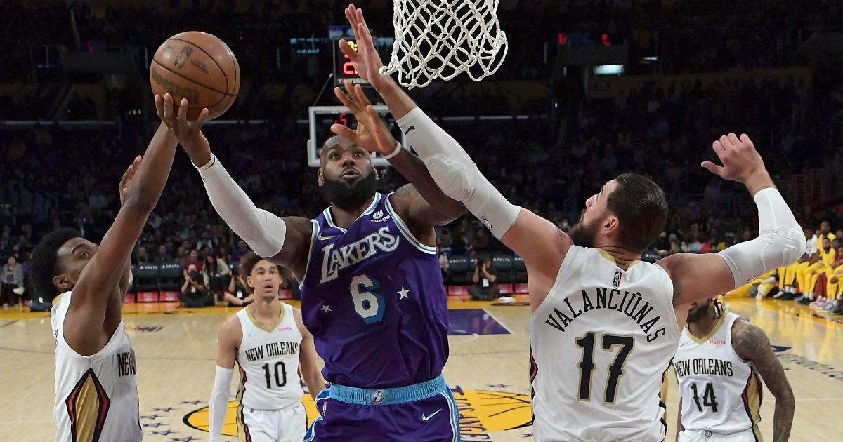 Lakers' Stars Return, But Pelicans Emerge With Key Win | GMA News Online