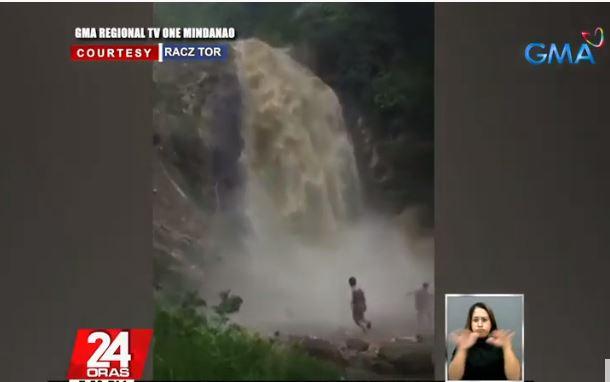 Semburan air banjir di air terjun Misamis membuat para perenang mengungsi GMA News Online