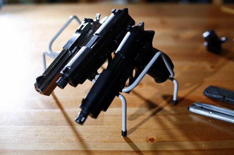 Kanada memperkenalkan undang-undang untuk membekukan penjualan pistol, melarang mainan yang mirip Berita GMA Online