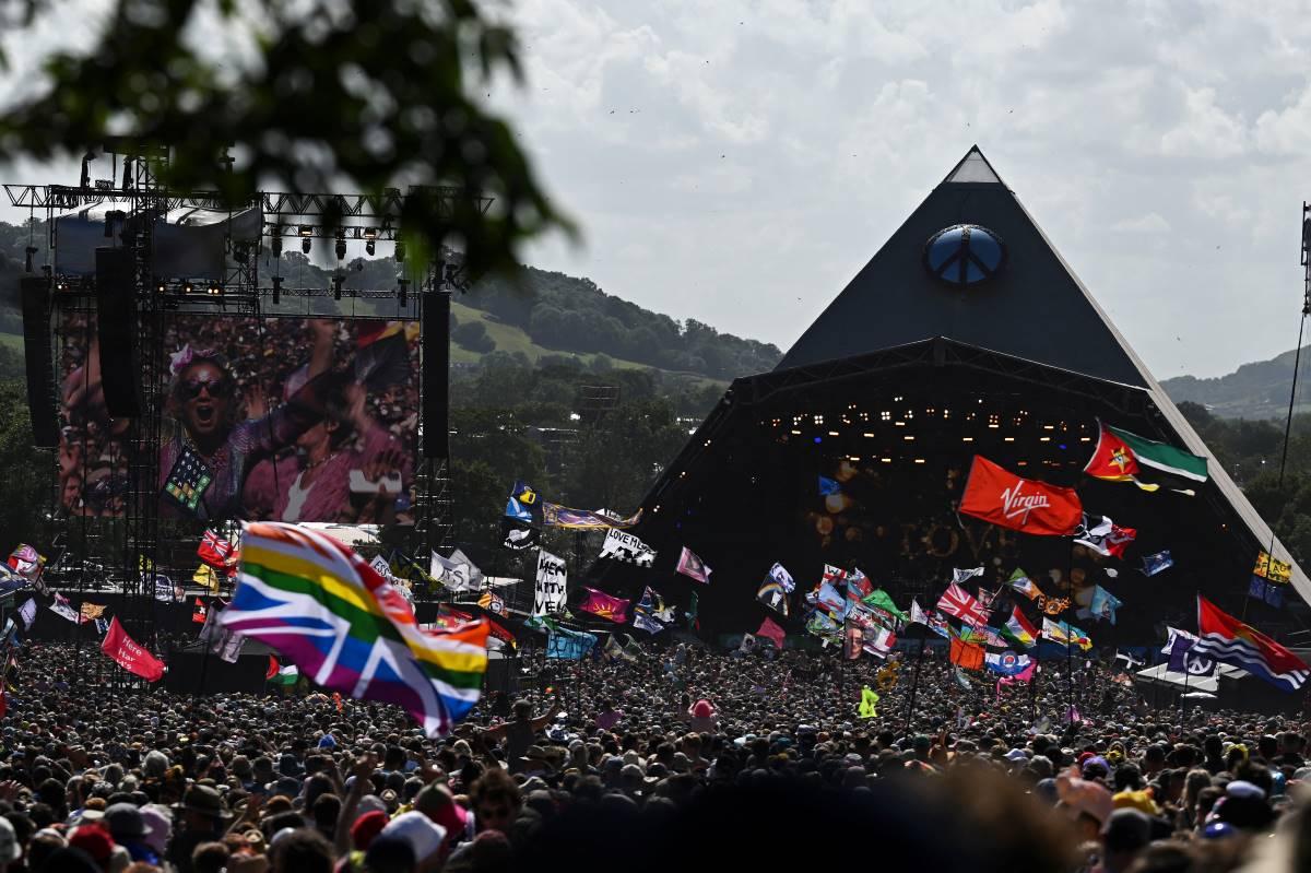 Diana Ross spreads the love at Glastonbury