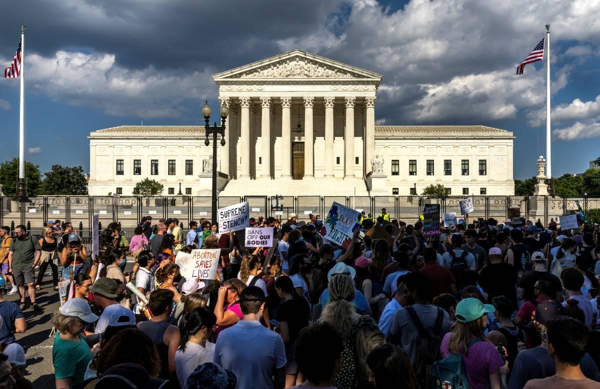 Protesters at US Supreme Court decry abortion ruling overturning Roe v ...