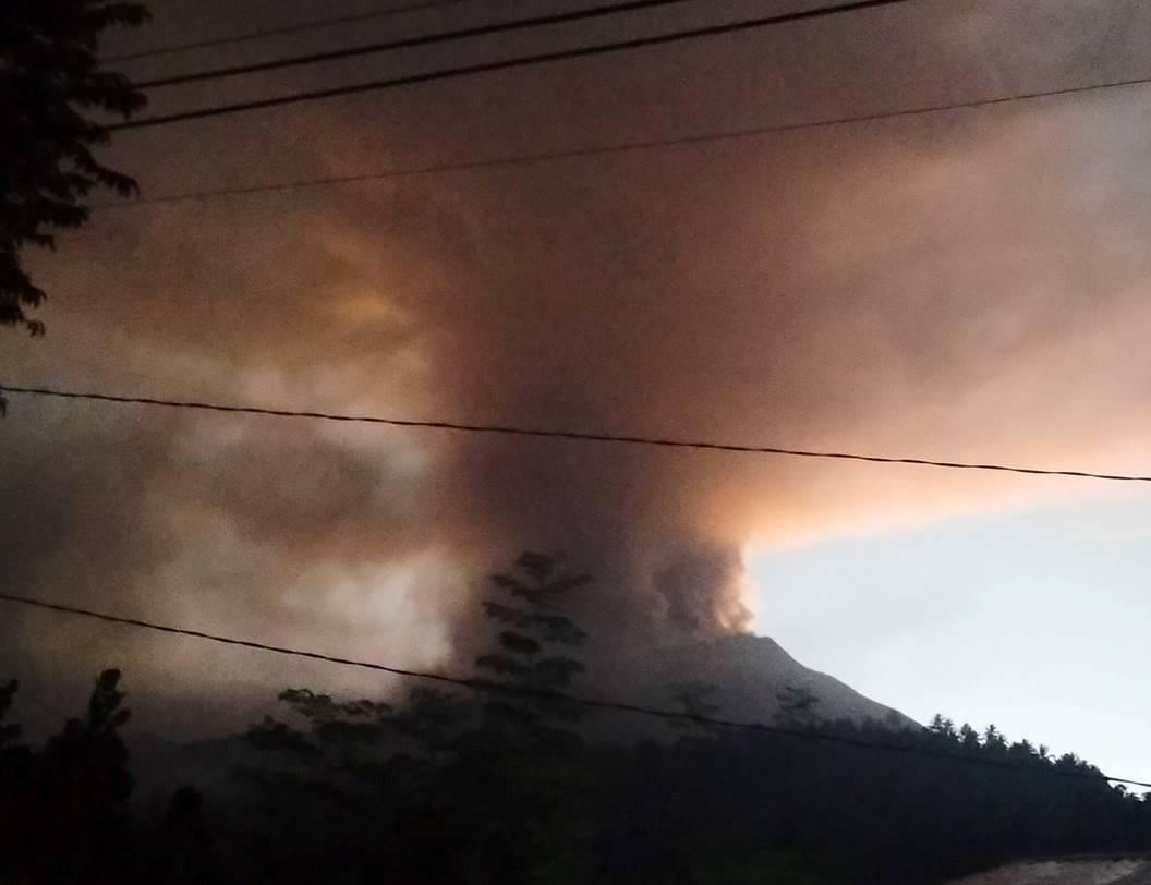 Bulusan Volcano Erupts Anew Alert Level 1 Remains —phivolcs │ Gma News Online 0278