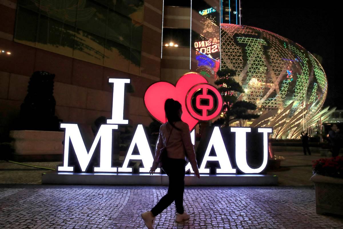 Macau lockdown begins, Hong Kong mulls health code app