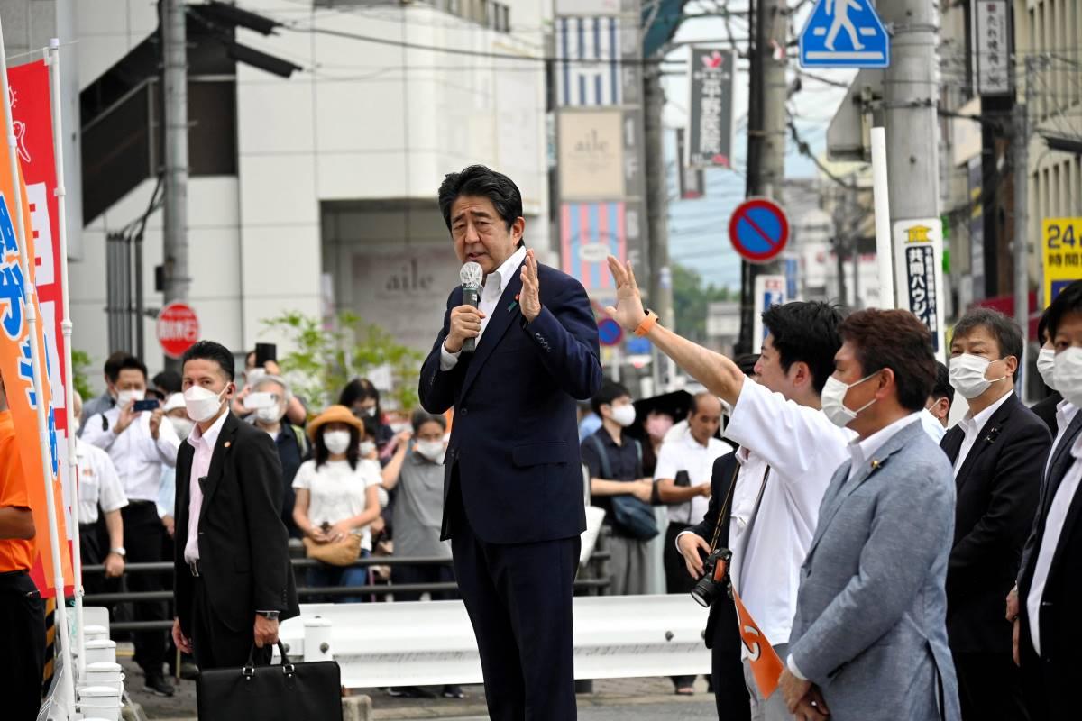 Before fatal shooting, Japan's Abe was up close with the crowd