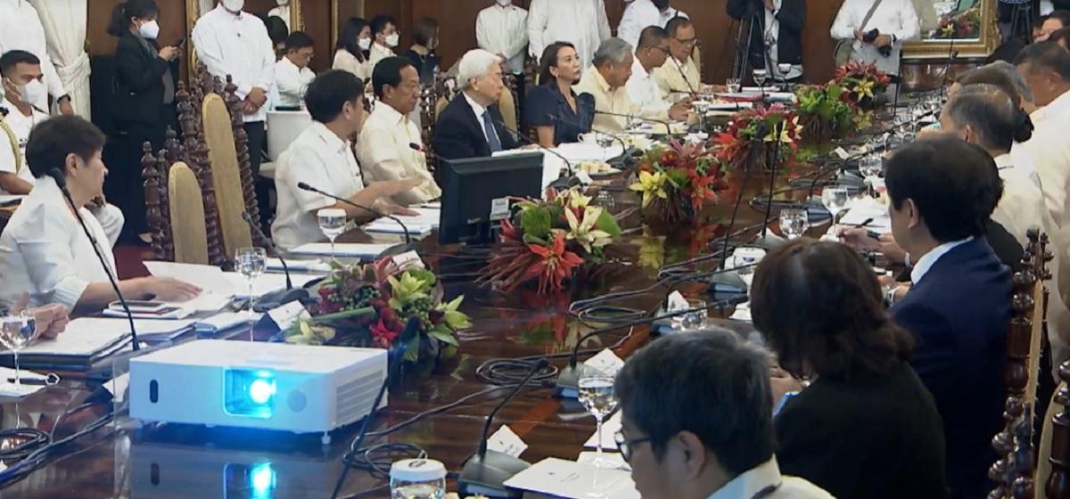 Marcos admin holds first Cabinet meeting