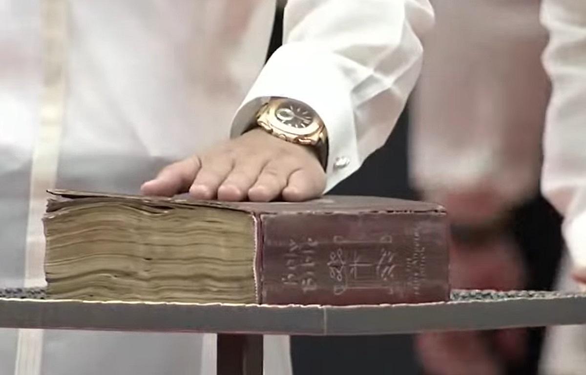 Bible In Bongbongs Inauguration Same One Used By Marcos Sr In 1965