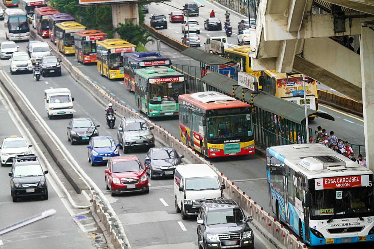 DOTr eyes creation of designated bus lanes in Commonwealth, other provinces