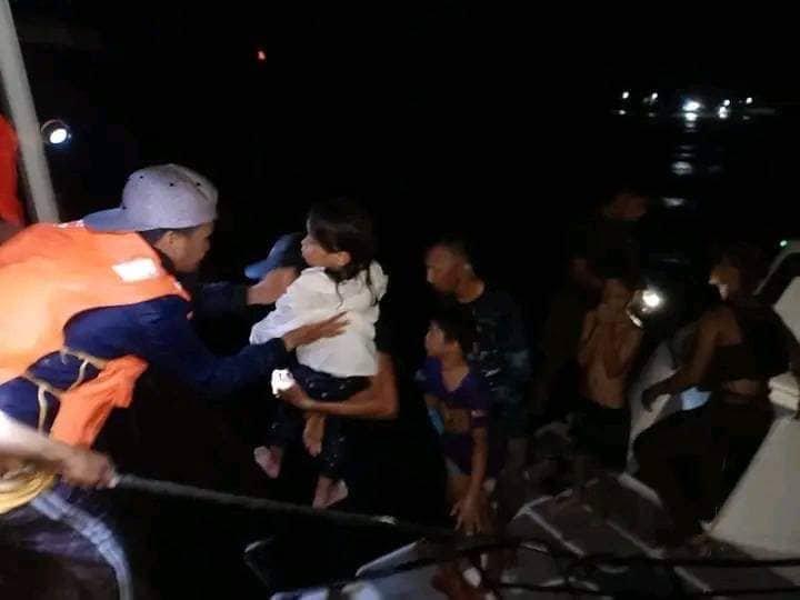 14 Rescued After Boat Capsized Off Sulu Waters — Pcg Gma News Online 0898