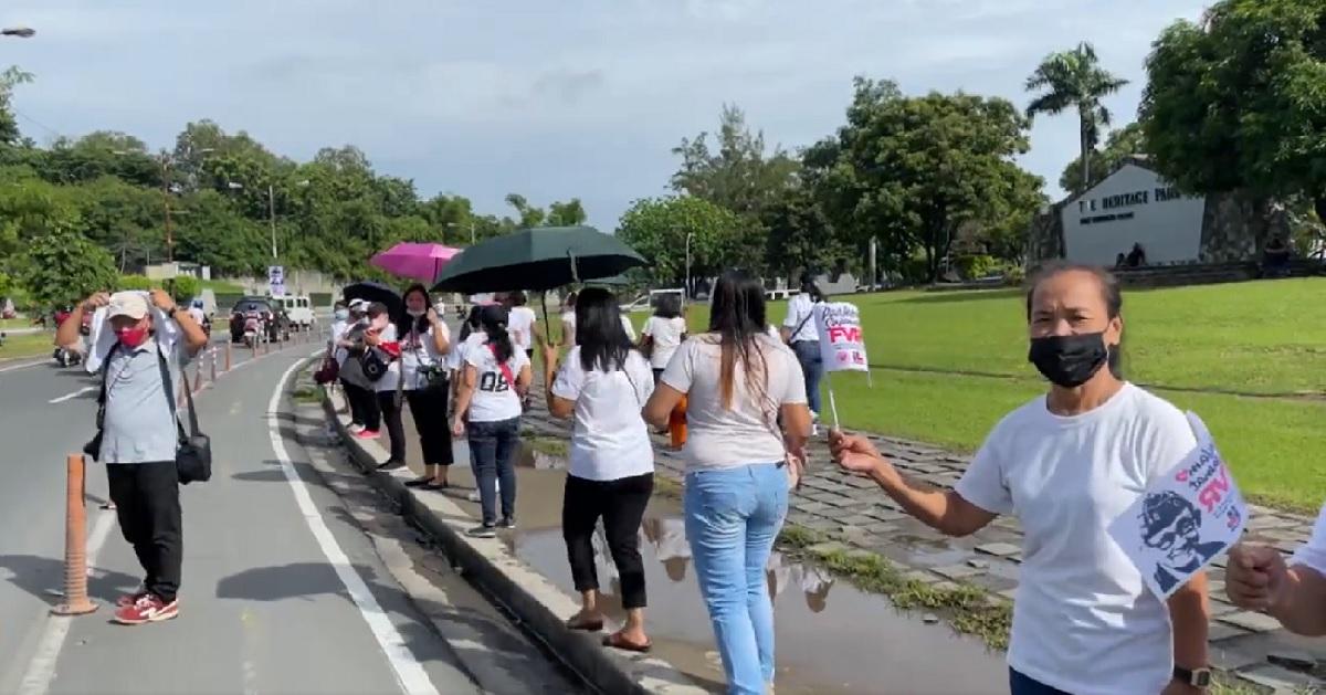 FVR supporters wait for funeral convoy Photos GMA News Online