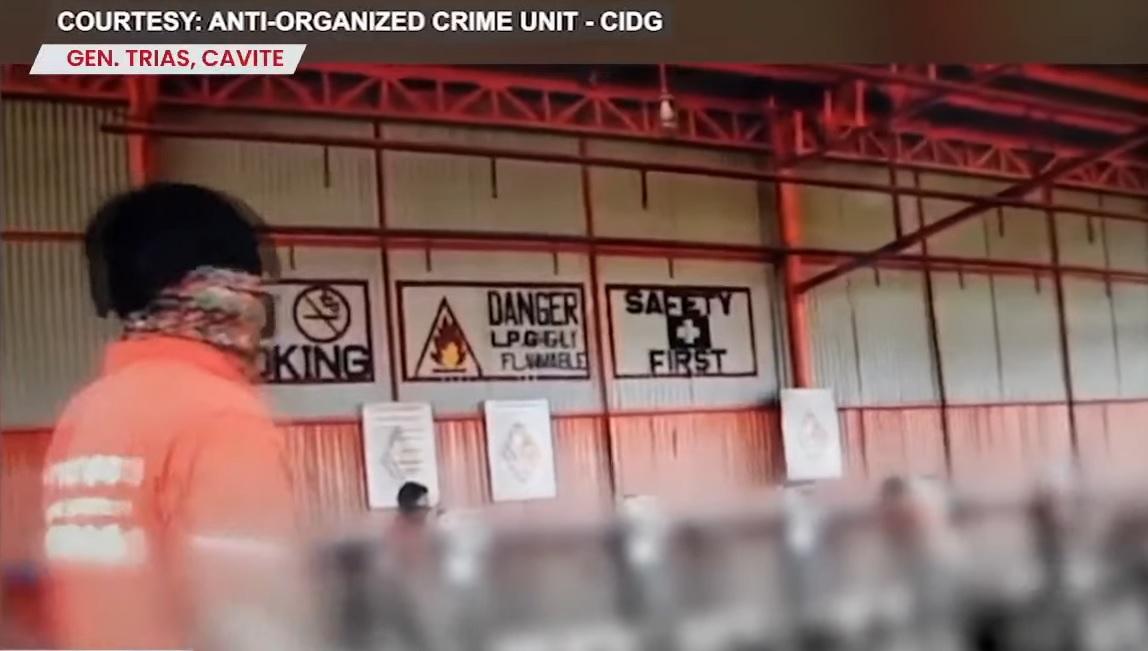 Personil yang diduga terlibat dalam pengisian ulang tangki LPG ilegal yang ditangkap di Cavite GMA News Online