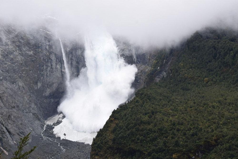 Glaciar de montaña en la Patagonia chilena colapsa por altas temperaturas │ GMA News Online