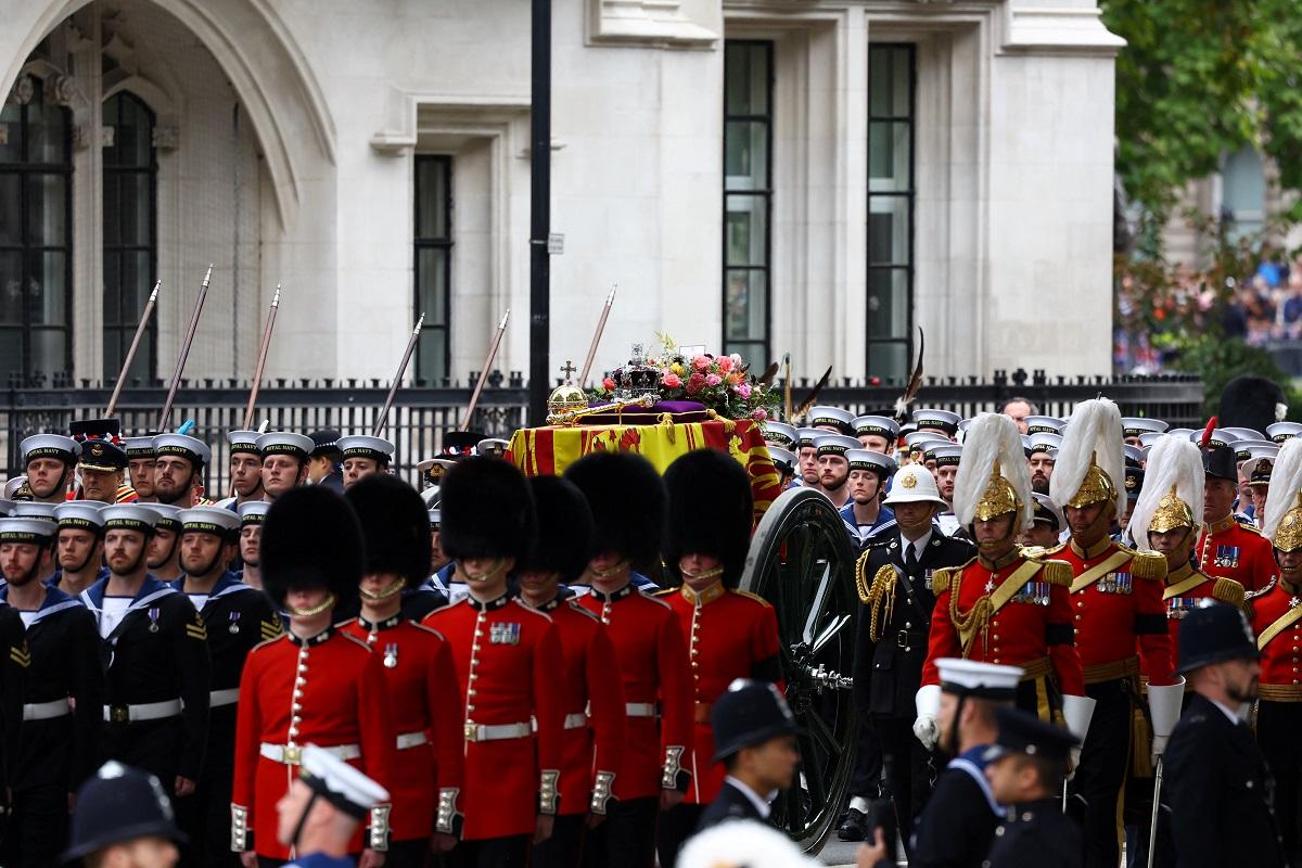 Dengan kemegahan dan kesedihan, dunia mengucapkan selamat tinggal terakhir kepada Ratu Elizabeth