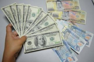 Peso stays at record-low vs dollar at P61.75 amid market intervention