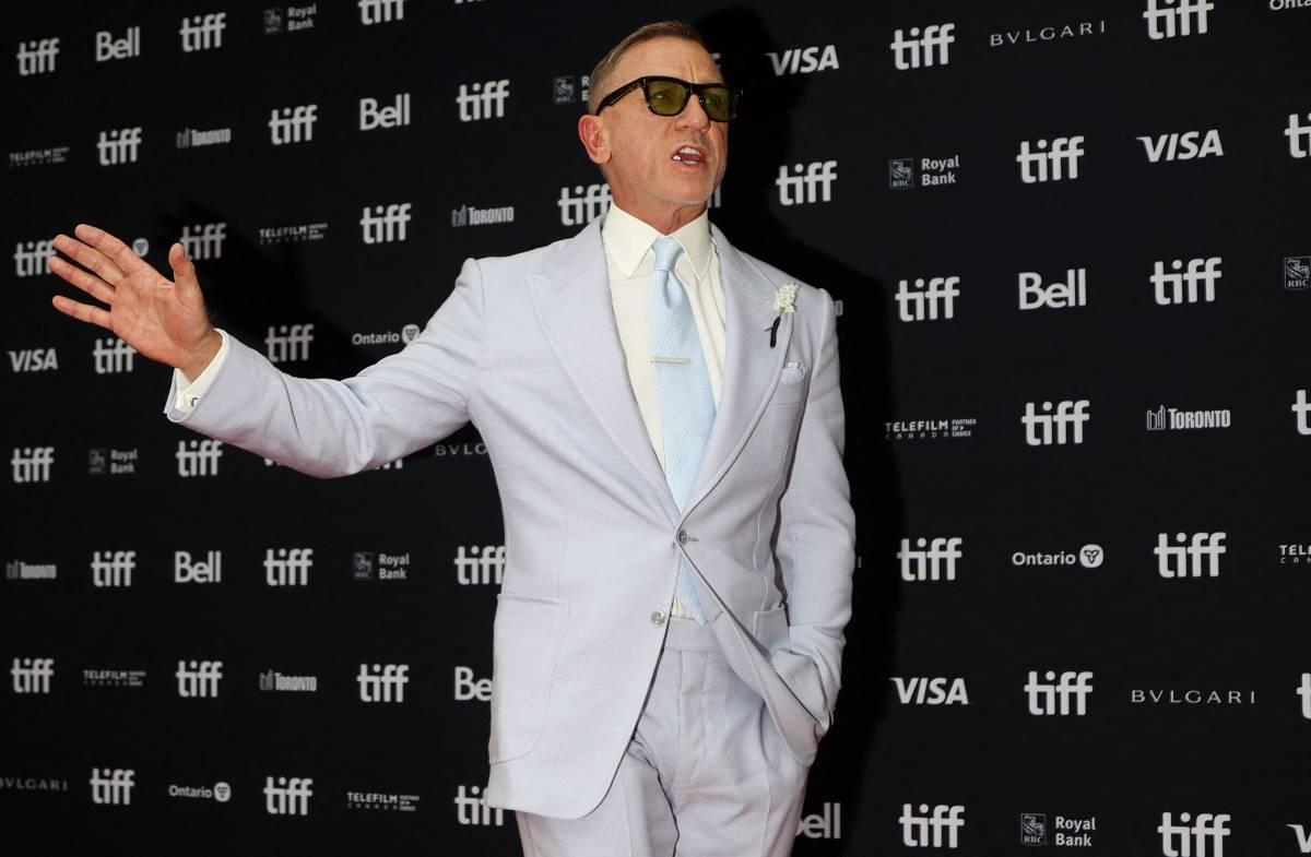 Daniel Craig says he's 'very lucky' to have worked with Queen Elizabeth