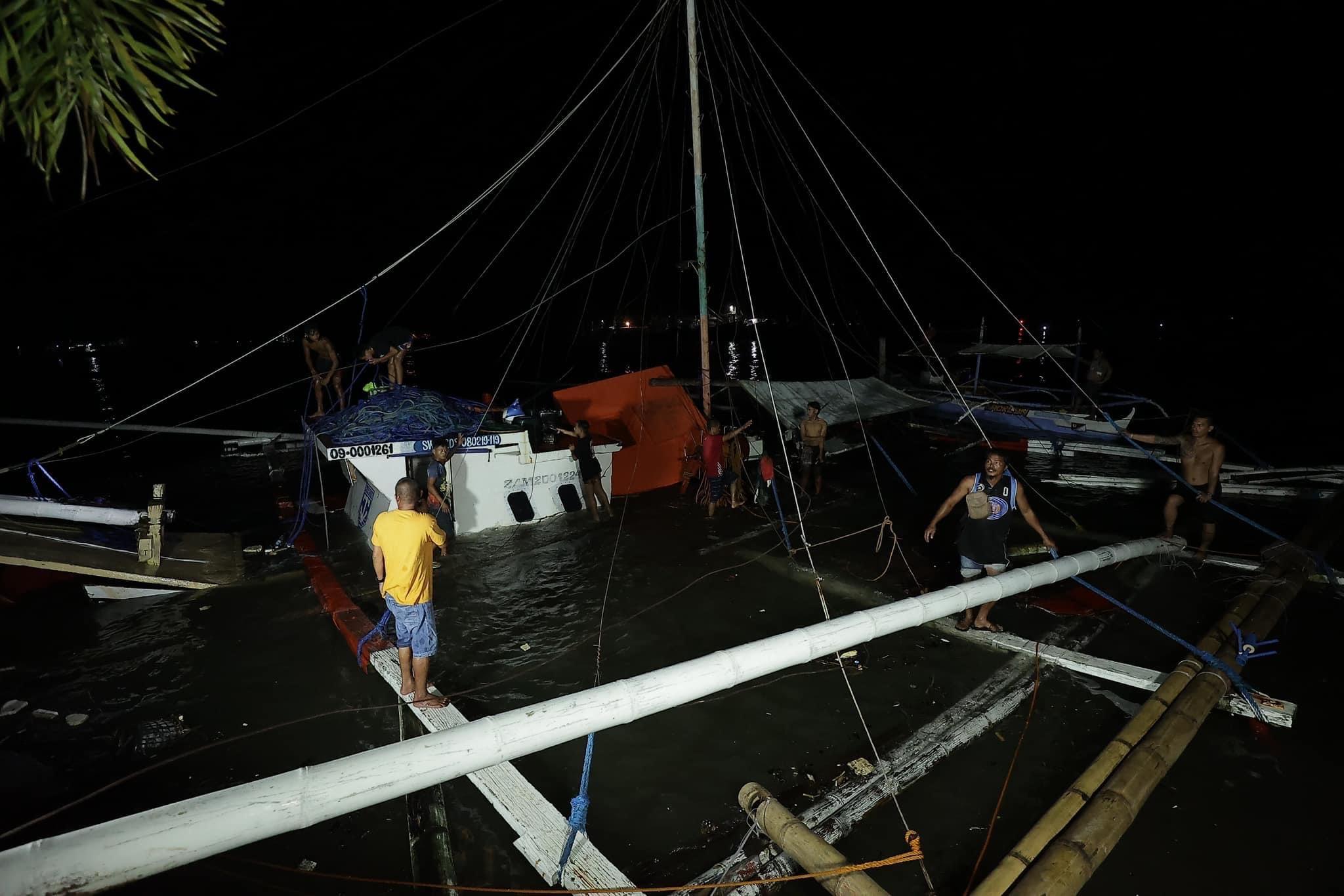Tornado merusak perahu nelayan, rumah di Kota Pagadian │ GMA News Online
