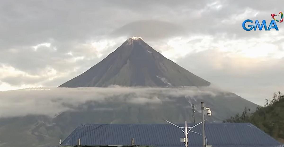 PHIVOLCS mengeluarkan peringatan lahar untuk Gunung Berapi Mayon karena hujan Paeng