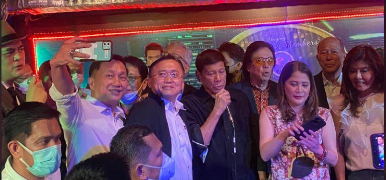 Pesta mantan Presiden Duterte dengan mantan anggota Kabinet