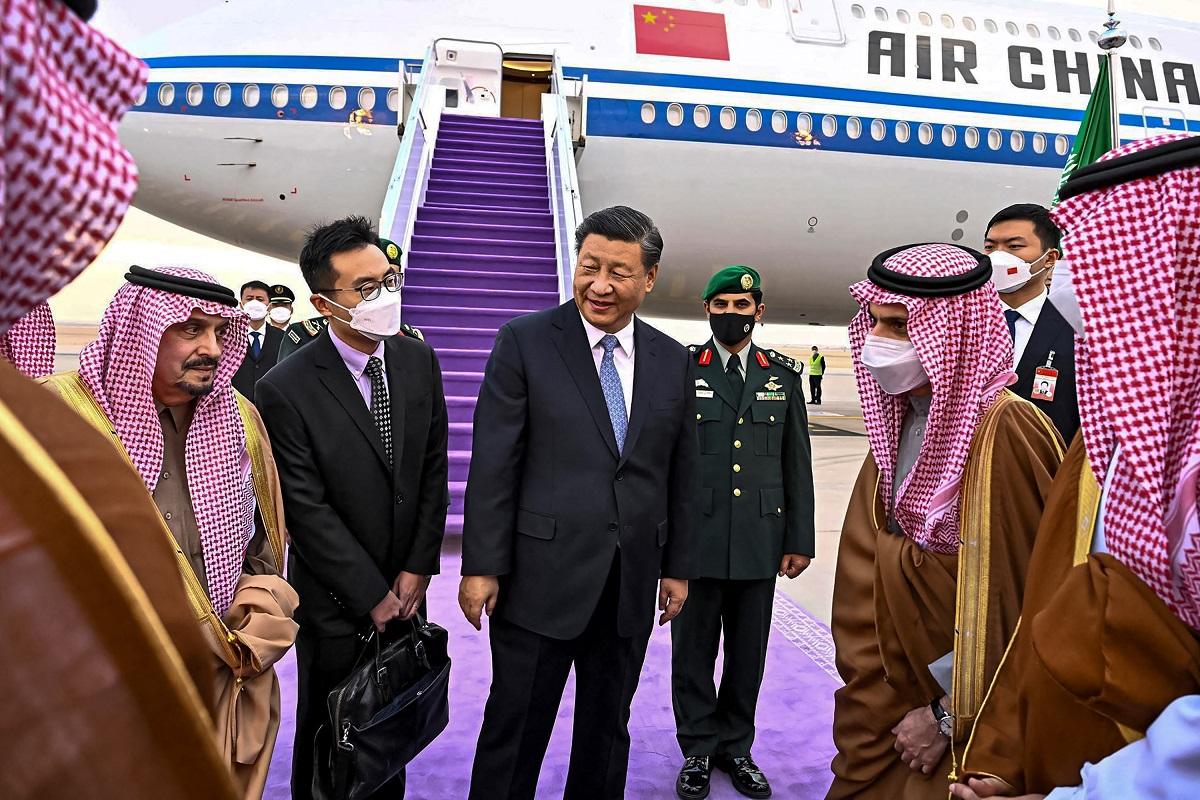 Xi dari China tiba di Arab Saudi untuk kunjungan yang berfokus pada energi