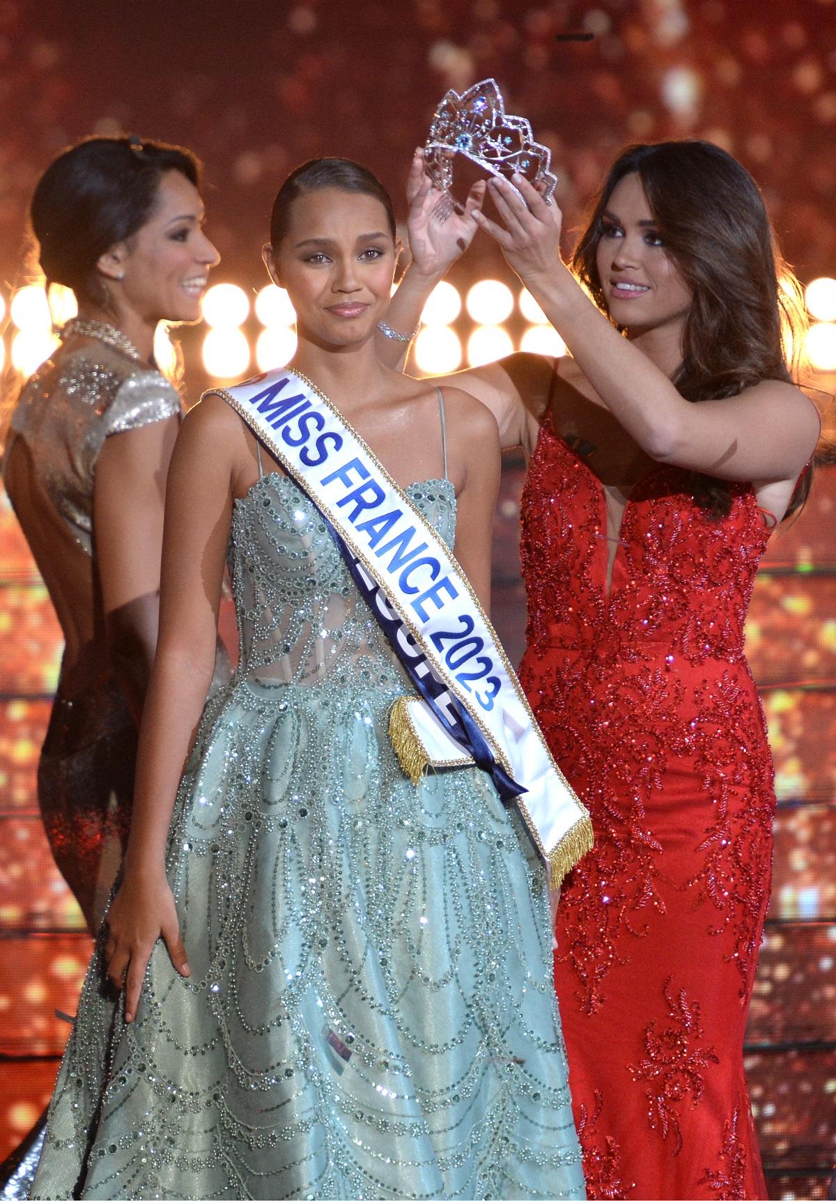 Miss France 2023 crowned after tweaked pageant fails to sway critics