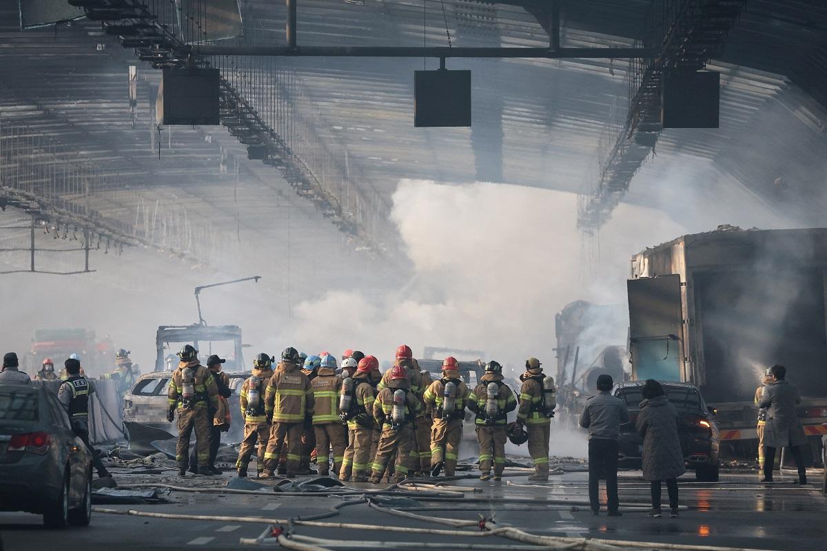 Five dead in South Korea road tunnel fire