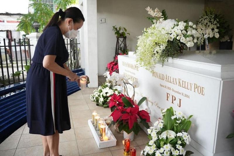 Poe family gathers for FPJ's 18th death anniversary