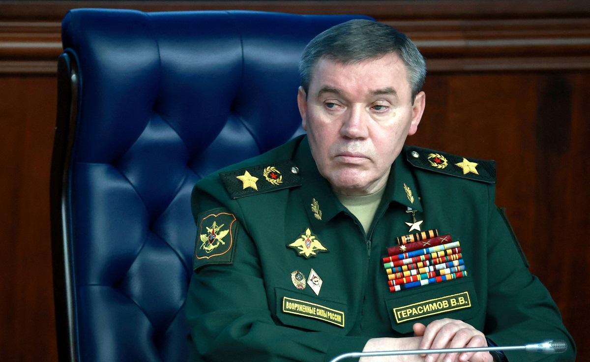 Perombakan Rusia menempatkan jenderal tertinggi yang bertanggung jawab atas invasi Ukraina yang goyah
