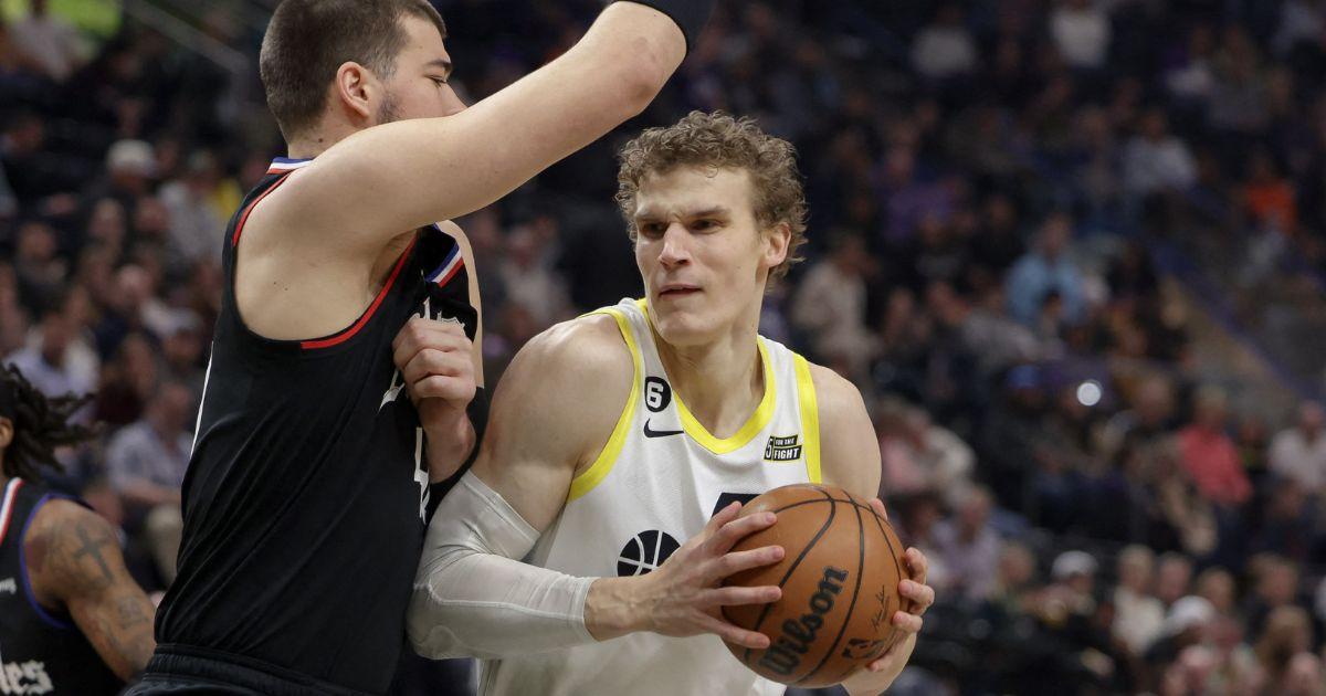 Jazz stay hot with win over short-handed Clippers