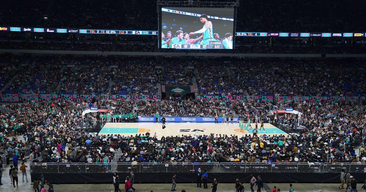 NBA-record crowd watches Spurs host game at Alamodome