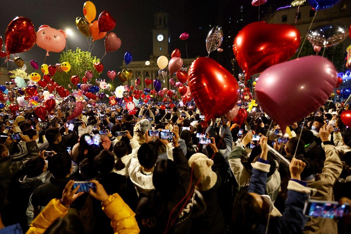 Thousands celebrate the new year in Wuhan amid China's COVID-19 wave