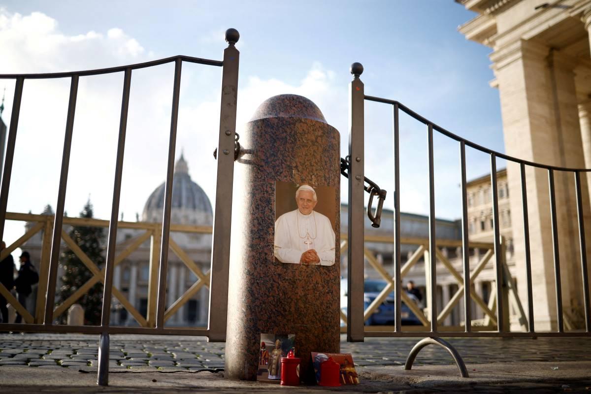 Former Pope Benedict to have simple funeral after lying in state