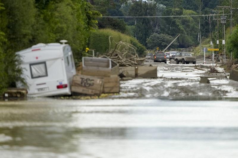 Survivors plucked from rooftops as New Zealand cyclone kills four