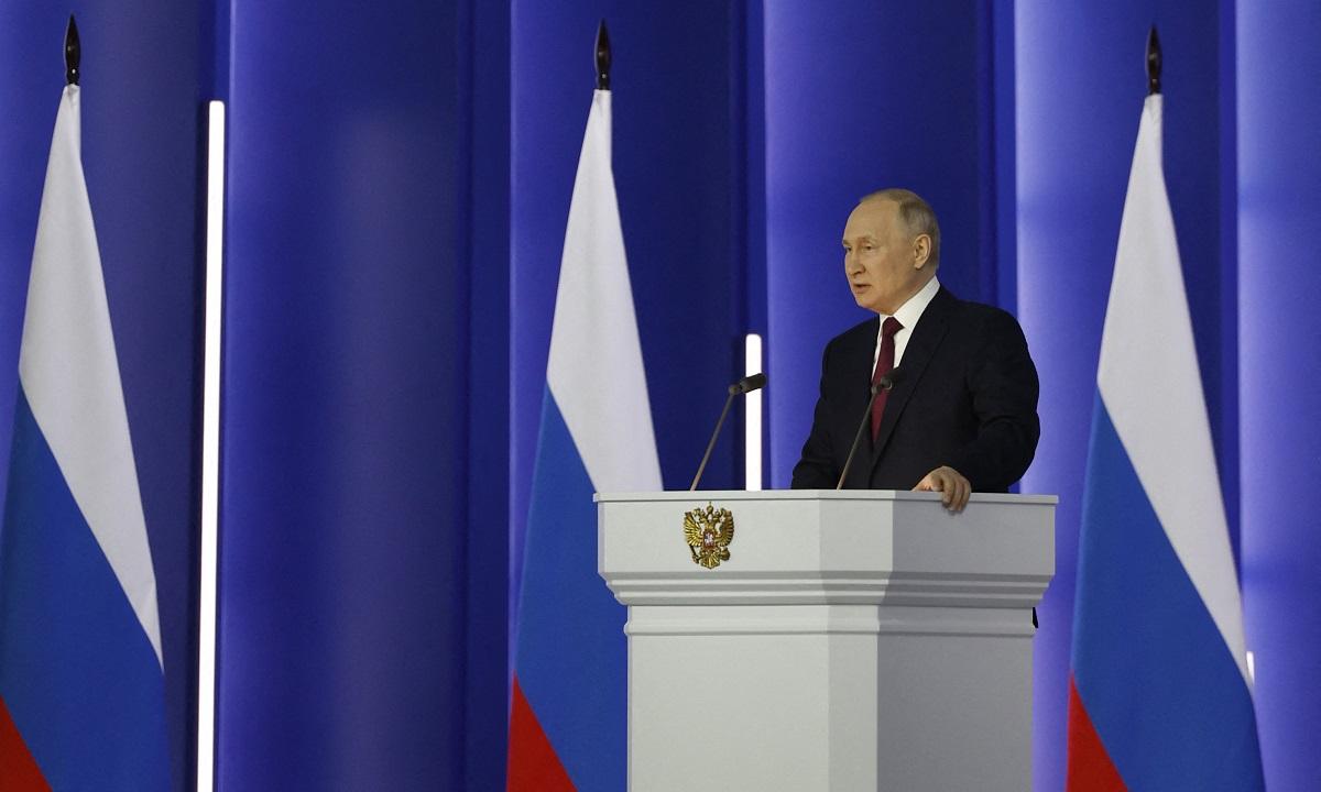 Putin visits Crimea on annexation anniversary