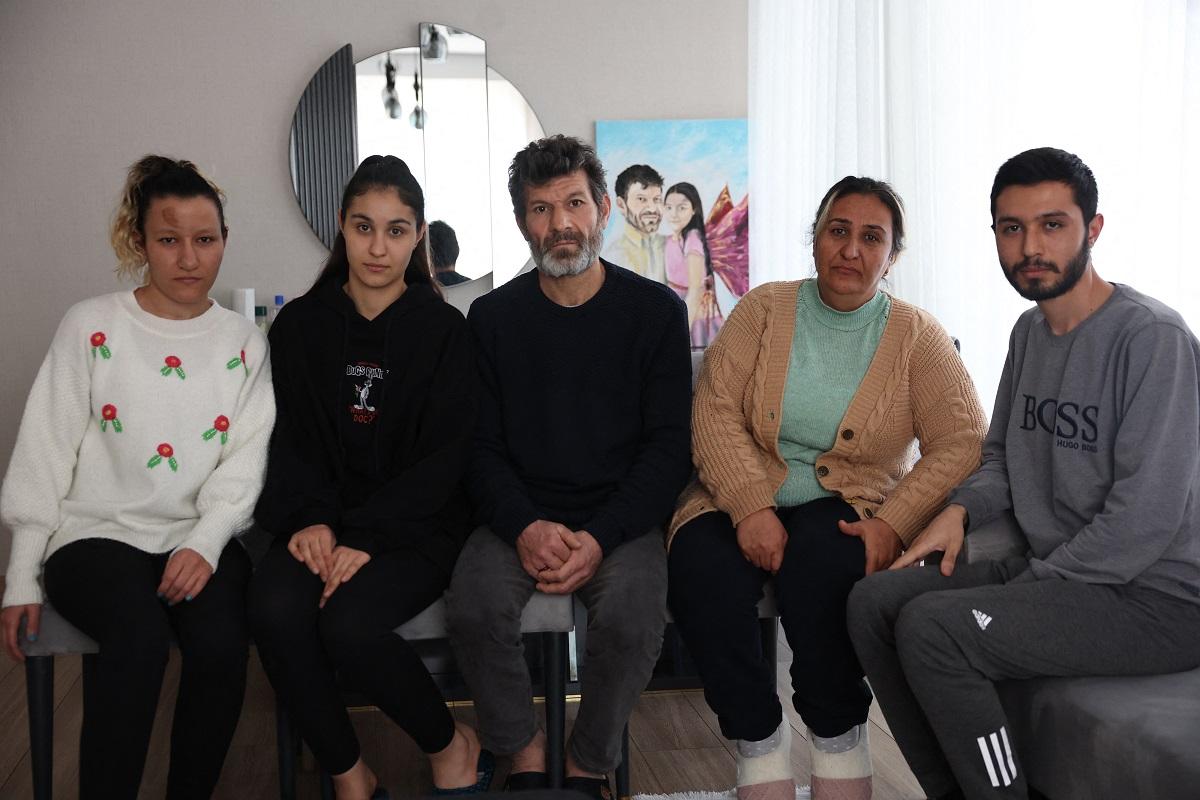 Gelombang dukungan untuk ayah Turki yang kehilangan putrinya akibat gempa