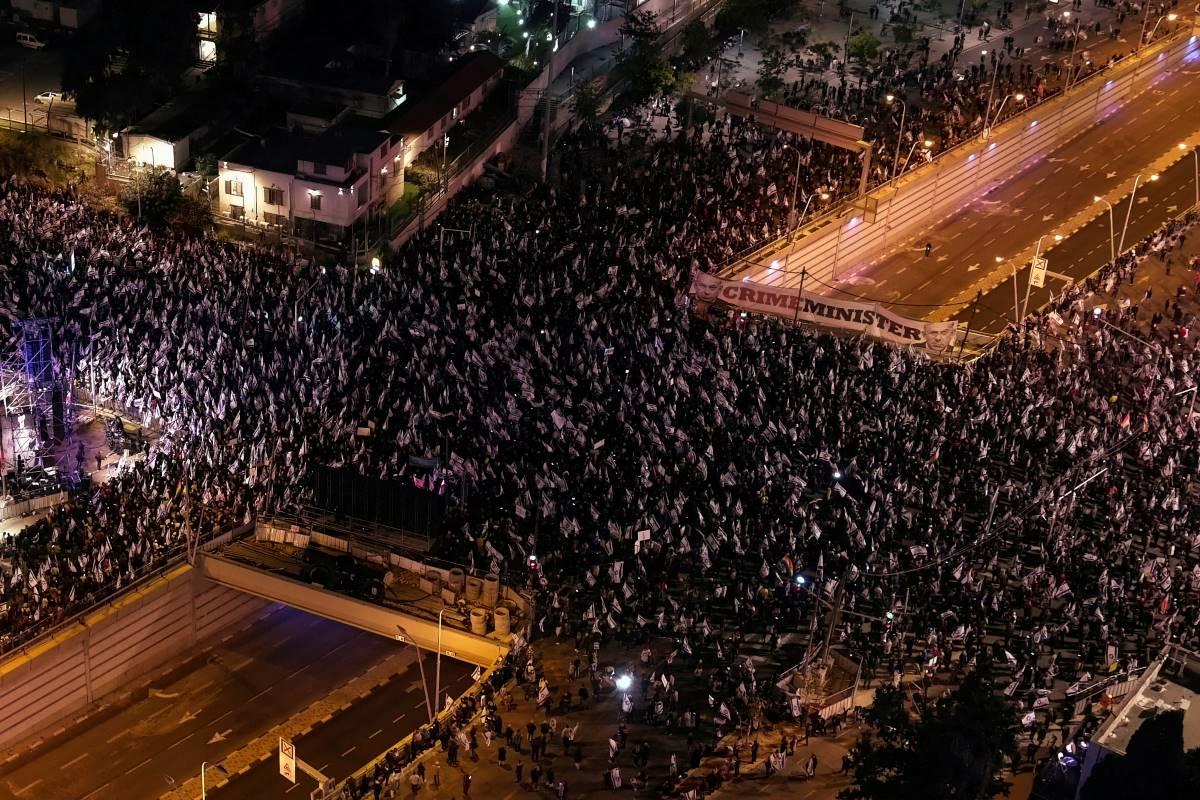 Tens of thousands take to streets of Israel opposing proposed judicial overhaul